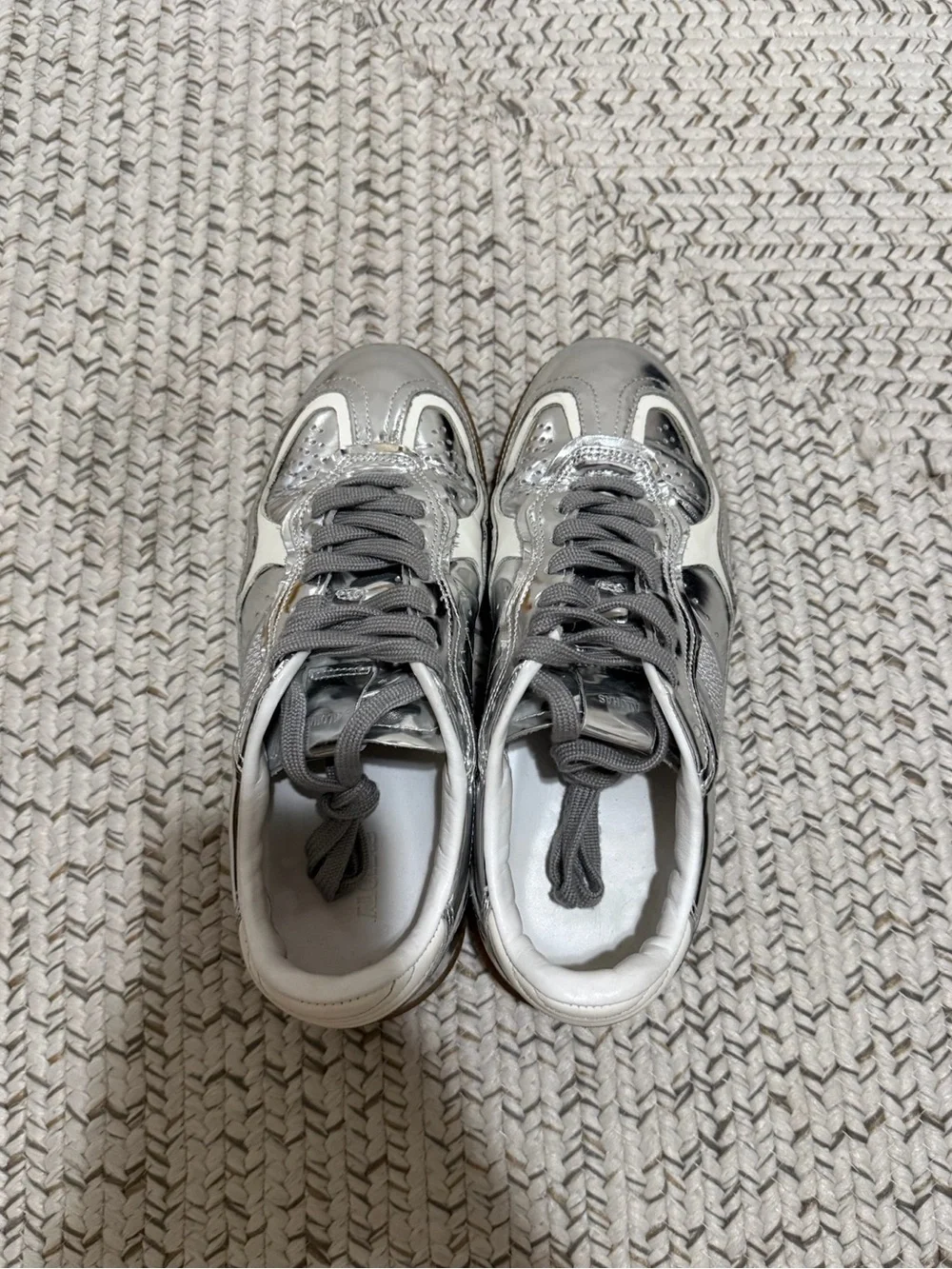 ALOHAS TB.490 Rife Shimmer Metallic Leather Sneakers in Silver Cream